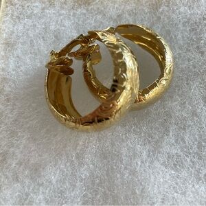 Vintage floral Trifari brushed Gold tone clip on Earrings